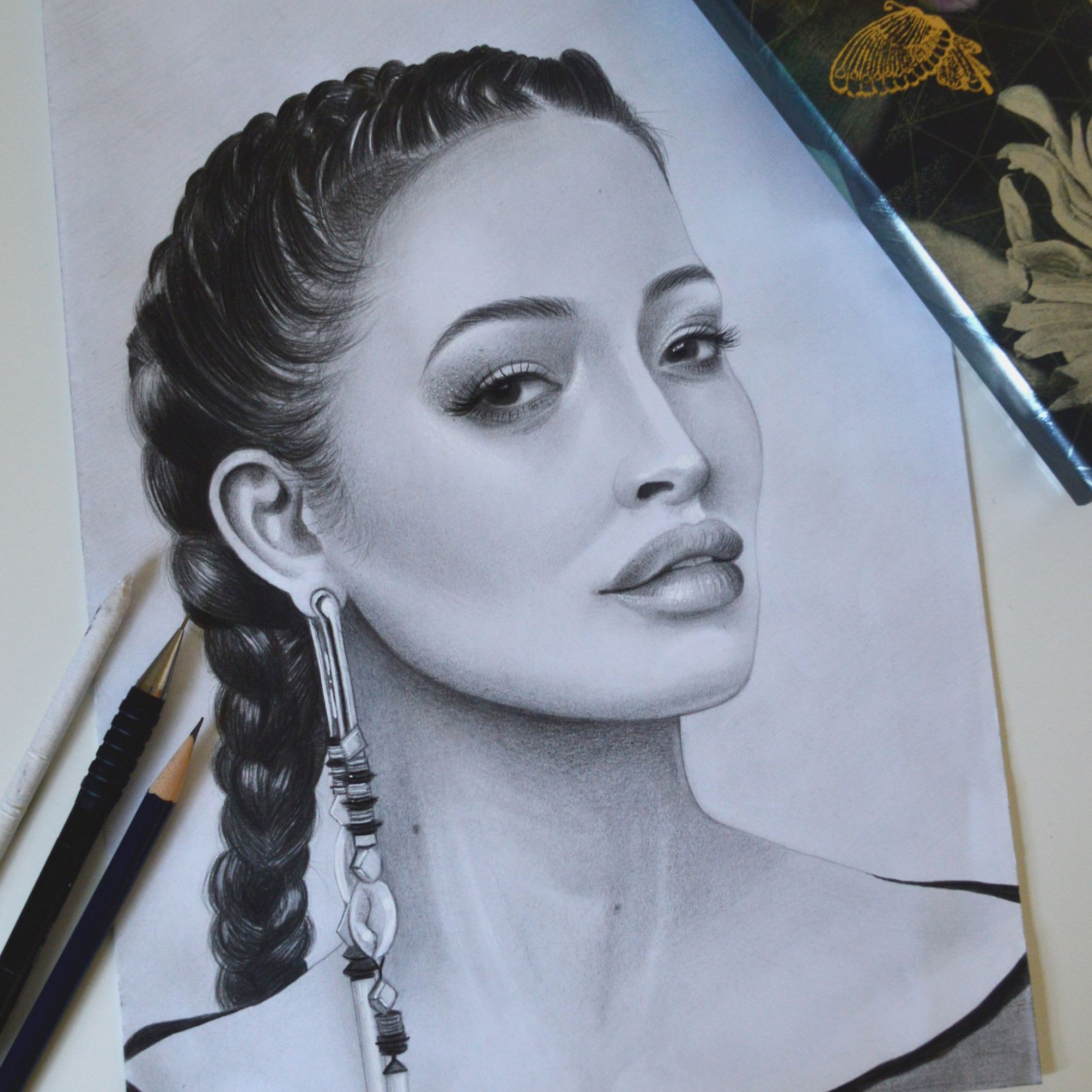 draw or paint o stunning, hyper realistic portrait, human or animal